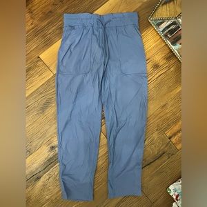 Lululemon Capris; size 6